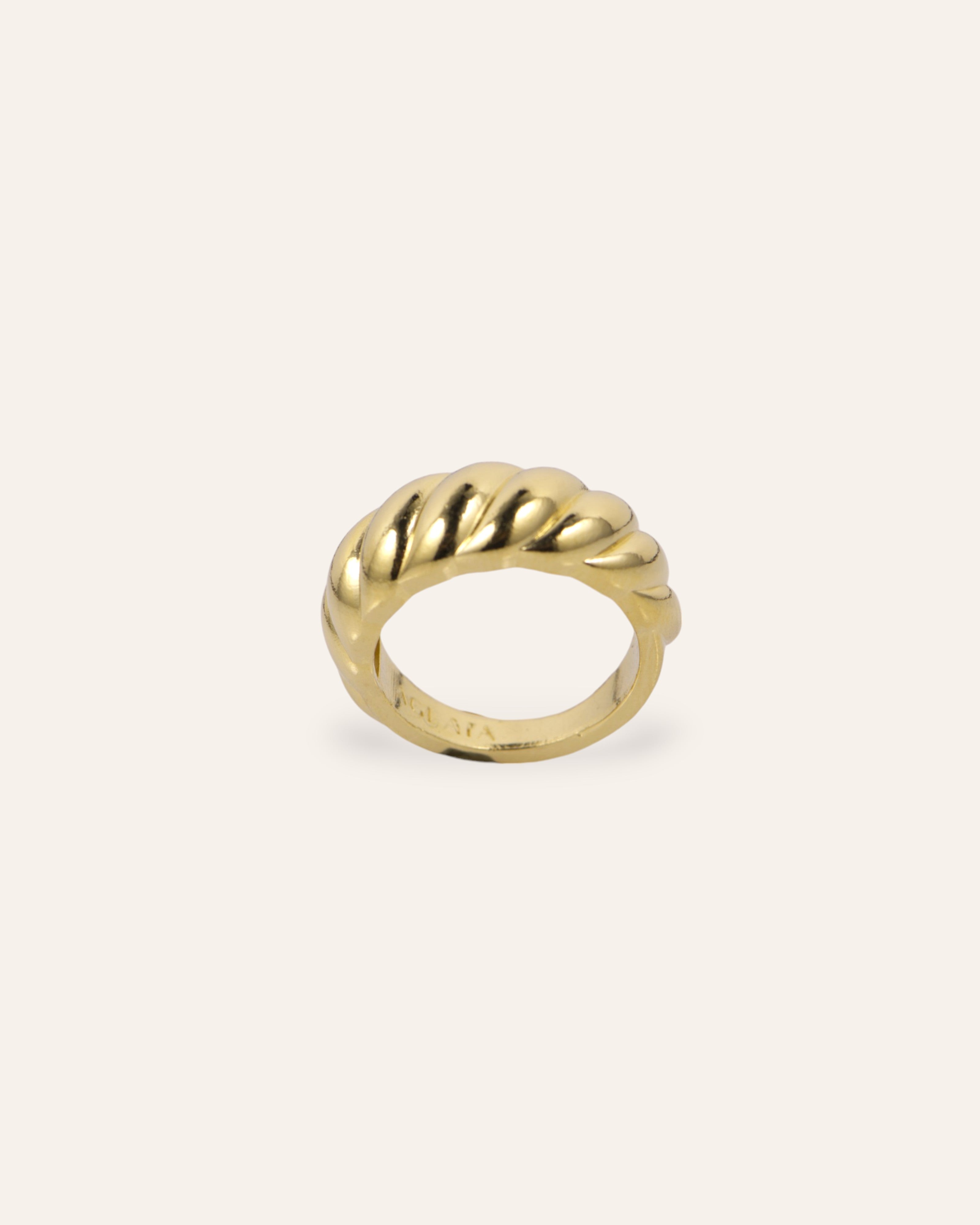 Thea Ring